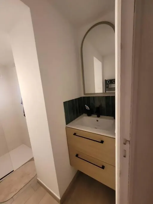 Apartment Joli 2 Pieces Renove A Proximite Des Plages Le Pradet